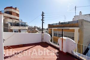 ESPACIOSA CASA CON TERRAZA EN LA ZONA CÉNTRICA photo 0