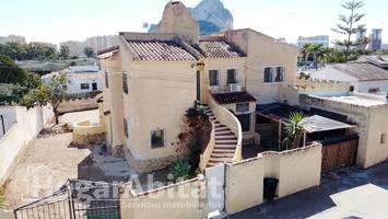 VILLA CON PISCINA, TERRAZA Y PARKING CERCA DE LA PLAYA photo 0