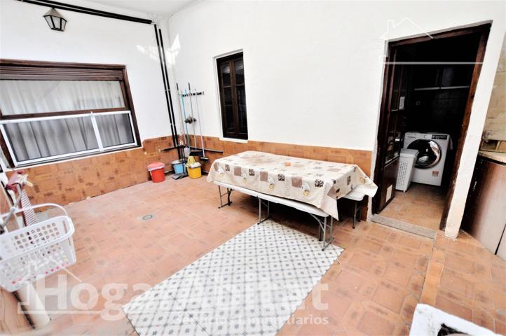 ¡OPORTUNIDAD DE INVERSIÓN! GRAN CASA CON GARAJE Y TERRAZA photo 0