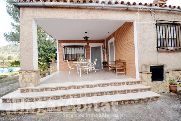 ¡MAGNÍFICA OPORTUNIDAD! GRAN CHALET CON PISCINA PRIVADA, TERRAZA Y PARCELA photo 0