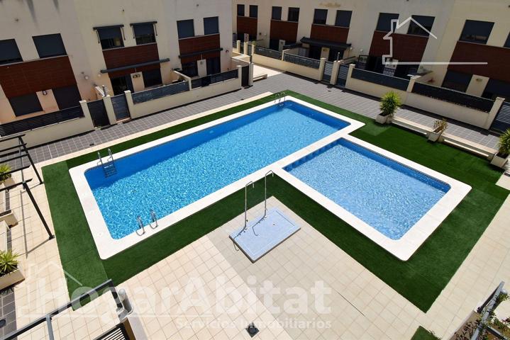 ADOSADO SEMINUEVO CON TERRAZA, GARAJE Y PISCINA photo 0