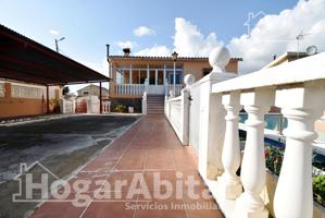 PRECIOSO CHALET ESQUINERO CON PISCINA PRIVADA, PARKING, TERRAZA Y TRASTERO photo 0