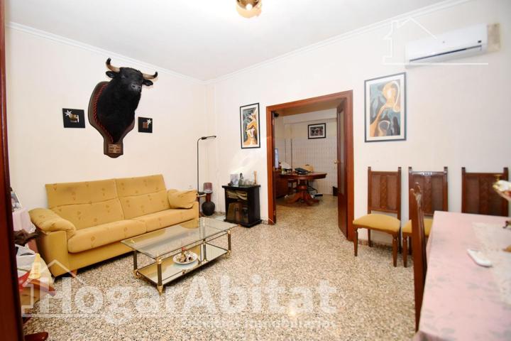 AMPLIA CASA CON LOCAL COMERCIAL Y DOS TERRAZAS photo 0