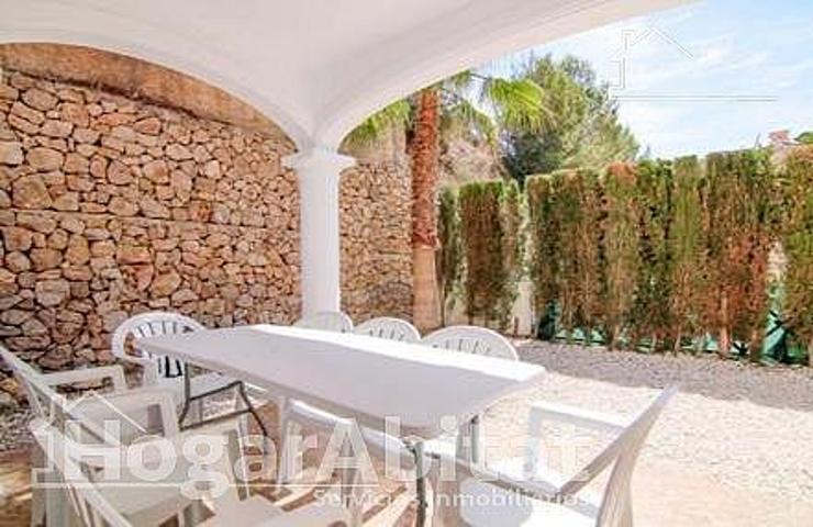 PRECIOSO ADOSADO SEMINUEVO EN RESIDENCIAL CON GARAJE, PISCINA Y 2 TERRAZAS photo 0
