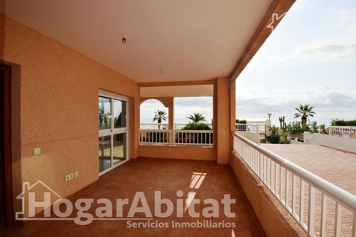 ¡A ESTRENAR! CON PISCINA, TERRAZA ESQUINERA Y GARAJE EN PRIMERA LÍNEA DE PLAYA photo 0