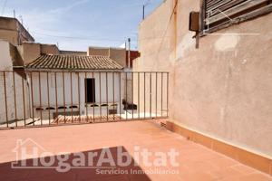 GRAN CASA CON TERRAZA Y BALCÓN CON MUCHAS POSIBILIDADES photo 0