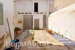 GRAN CASA CON TERRAZA Y BALCÓN CON MUCHAS POSIBILIDADES photo 0