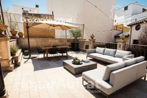 ¡OPORTUNIDAD DE INVERSIÓN! AMPLIA CASA CON GRAN TERRAZA Y BALCÓN, EN EL CENTRO photo 0