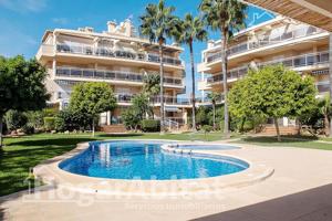 EXTERIOR CON PISCINA, GARAJE Y TERRAZA JUNTO A LA PLAYA photo 0