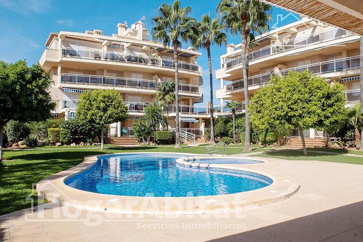 EXTERIOR CON PISCINA, GARAJE Y TERRAZA JUNTO A LA PLAYA photo 0