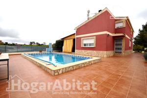 CHALET CON PISCINA, GARAJE, TERRAZA Y BARBACOA photo 0