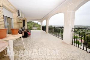 ¡GRAN OPORTUNIDAD! CHALET ECONOMICO CON PISCINA, GARAJE Y TERRAZA photo 0