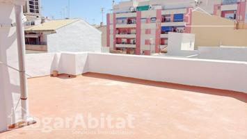 CASA ESQUINERA AMPLIA Y LUMINOSA CON TERRAZA Y BALCÓN photo 0