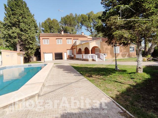 ¡ESPECTACULAR CHALET! CON GARAJE Y PISCINA PRIVADA photo 0