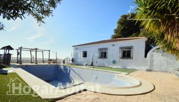 ¡VISTAS DESPEJADAS! CHALET CON PISCINA, GARAJE, TERRAZA Y BARBACOA photo 0