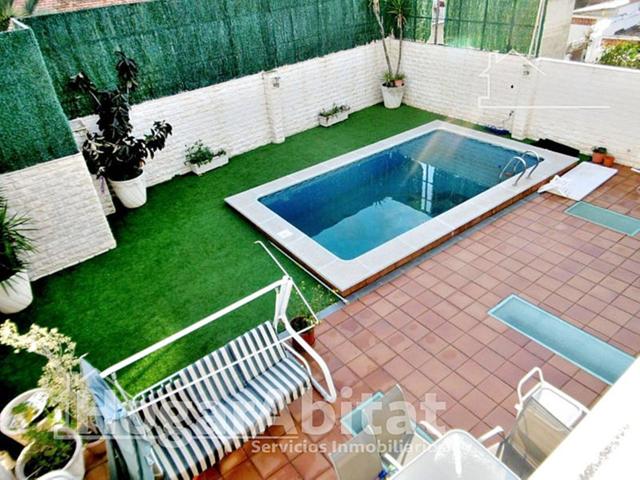 ESPECTACULAR CASA CON ASCENSOR Y PISCINA PRIVADA photo 0