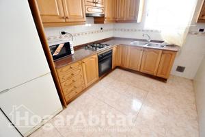 Oportunidad de piso esquinero para reformar con balcón y estupendas vistas photo 0