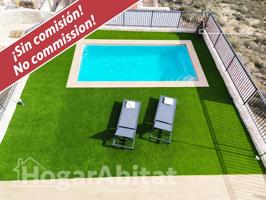 MARAVILLOSA VILLA DE LUJO A ESTRENAR CON PISCINA, GARAJE Y TERRAZA photo 0