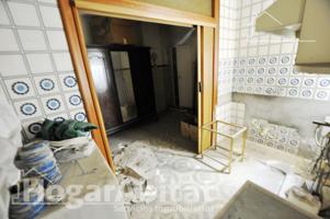 ¡OPORTUNIDAD DE INVERSIÓN! CASA PARA REFORMAR CON GARAJE, EN EL CENTRO photo 0