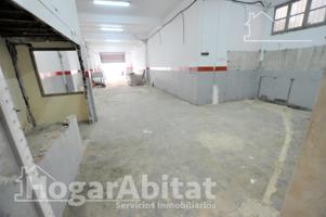 LOCAL COMERCIAL CON PATIO EN AV. PEREZ GALDOS photo 0
