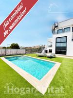 MARAVILLOSA VILLA DE LUJO A ESTRENAR CON PISCINA, GARAJE Y TERRAZA photo 0