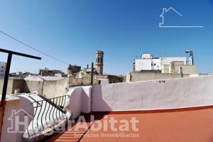ESPACIOSA CASA CON TERRAZA EN LA ZONA CÉNTRICA photo 0