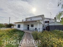 ¡CERCA DE LA PLAYA! GRAN CHALET CON TERRAZA, JARDÍN Y GARAJE photo 0