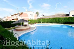PRECIOSO ADOSADO CON 4 TERRAZAS, PISCINA Y GARAJE CERCA DE LA PLAYA photo 0