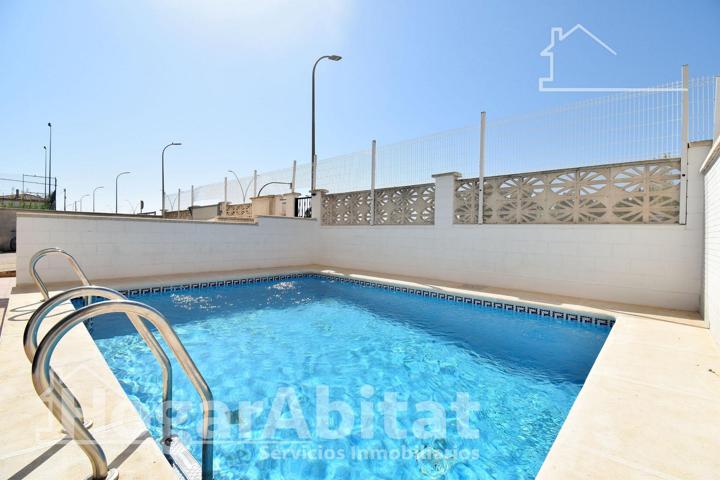 SEMINUEVO CON TERRAZA, GARAJE Y PISCINA CERCA DE LA PLAYA photo 0