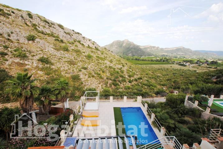 CHALET CON PISCINA, GARAJE, TERRAZA Y BARBACOA photo 0