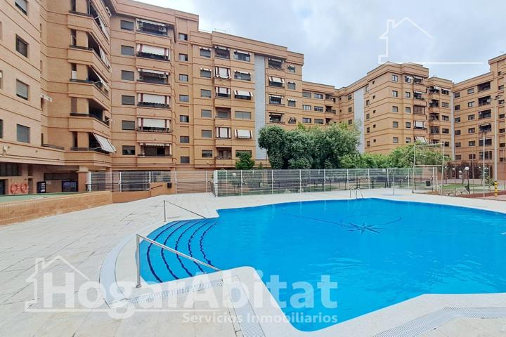 ¡ESPECTACULAR! LUMINOSO EN URBANIZACIÓN PRIVADA CON PISCINA Y BALCÓN photo 0
