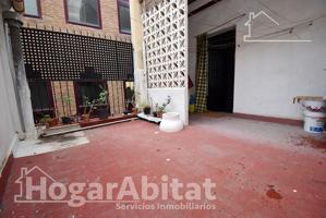 AMPLIA CASA CON TERRAZA JUNTO AV. CEDRE photo 0