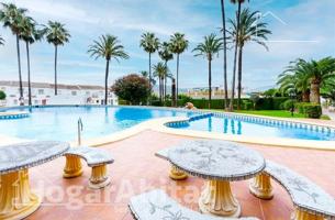 ¡ESPECTACULAR ADOSADO! LUMINOSO EN RESIDENCIAL CON PISCINA Y TERRAZA photo 0