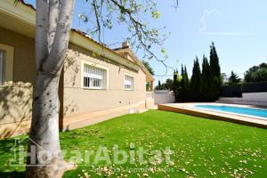 ¡CHALET ESPECTACULAR! CON GARAJE, PISCINA PRIVADA Y TERRAZA photo 0
