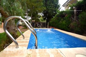 CHALET REFORMADO CON PISCINA, GARAJE, TERRAZA Y BARBACOA photo 0