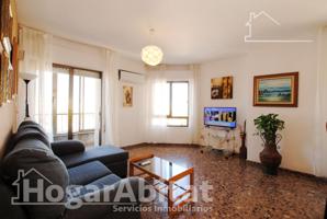 ¡VISTAS PANORÁMICAS! AMPLIO, ALTO Y LUMINOSO CON TERRAZA Y BALCÓN photo 0