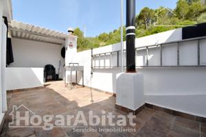 CASA REFORMADA CON TERRAZA Y CHIMENEA photo 0