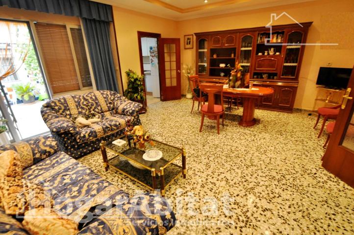 GRAN CASA CON GARAJE Y DOS TERRAZAS CERCA DE LA ZONA UNIVERSITARIA photo 0