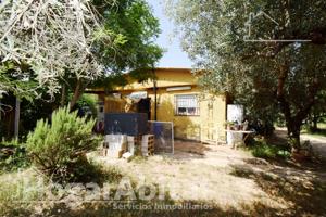 ¡OPORTUNIDAD DE INVERSIÓN! CHALET PARA REFORMAR CON TERRAZA Y PARCELA photo 0