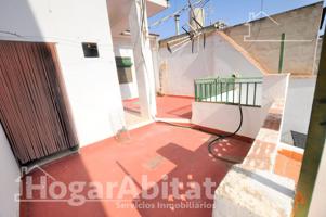ESPACIOSA CASA CON TERRAZA Y GARAJE photo 0