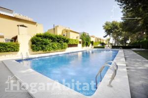 ¡PRECIOSO CHALET! REFORMADO Y AMPLIO EN RESIDENCIAL CON TERRAZA Y PISCINA photo 0