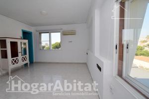 EXTERIOR Y ACOGEDOR CON MUCHA LUZ NATURAL CERCA DE LA PLAYA photo 0