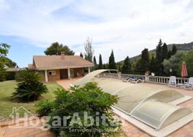 ESPECTACULAR VILLA CON PISCINA, TERRAZA, GARAJE Y JARDÍN photo 0