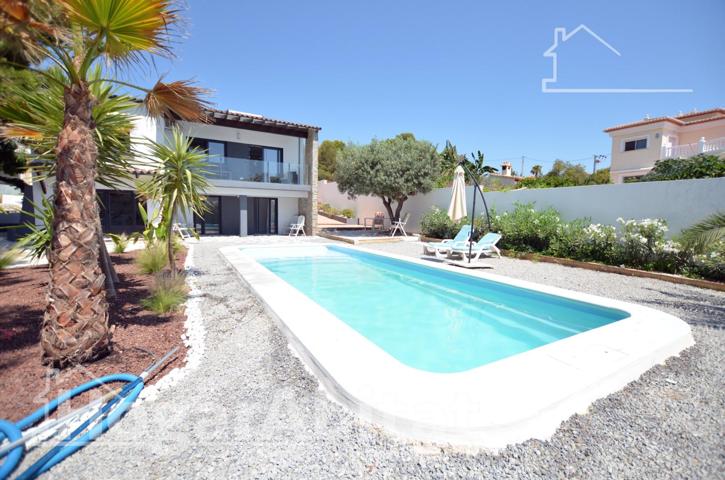 PRECIOSO CHALET REFORMADO CON PISCINA, GARAJE Y DOS TERRAZAS photo 0
