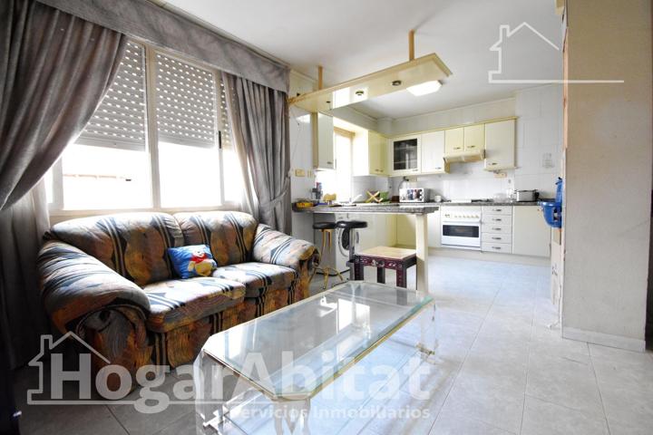 ESPACIOSA CASA CON TERRAZA EN MUY BUENA ZONA: POTENCIAL INFINITO PARA CREAR EL HOGAR DE TUS SUEÑOS photo 0