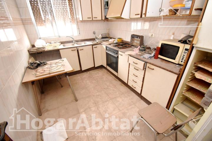 ESPACIOSA CASA CON LOCAL COMERCIAL, DOS TERRAZAS Y BALCÓN photo 0