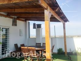 ¡VISTAS PANORÁMICAS! ADOSADO AMPLIO Y LUMINOSO CON TERRAZA, EN EL CENTRO photo 0