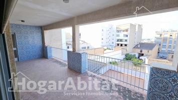VIVIENDA MUY ESPACIOSA CON TERRAZA Y DOS GARAJES OPCIONALES EN EL CENTRO photo 0