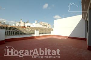 ESPACIOSA CASA CON DOS TERRAZAS Y GARAJE EN PLENO CENTRO photo 0