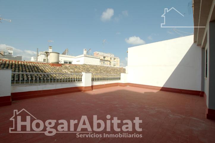 ESPACIOSA CASA CON DOS TERRAZAS Y GARAJE EN PLENO CENTRO photo 0